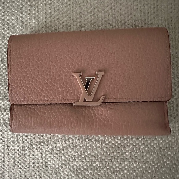 Louis Vuitton Handbags - 🌟HOST PICK🌟LOUIS VUITTON WALLET